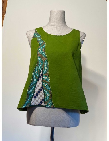 Camiseta espalda descubierta cruzada - Pintura de CENEFA AFRICANA sobre color verde musgo